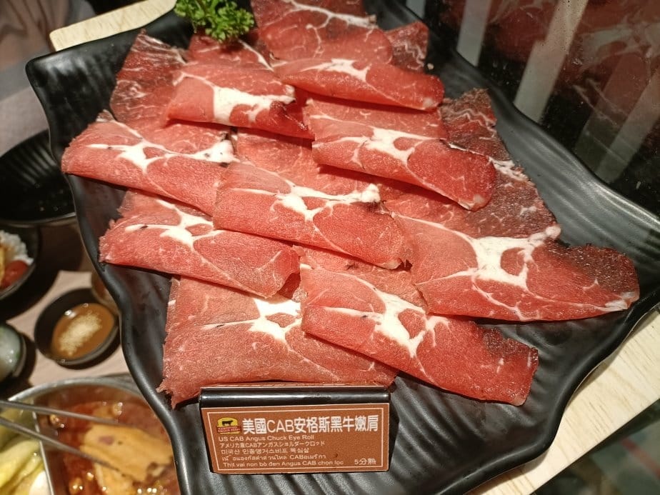 台北西門町美食|肉之間大盤肉幸福鍋物-台北西門店。雞肉飯/滷 台北西門町美食|肉之間大盤肉幸福鍋物-台北西門店。雞肉飯/滷