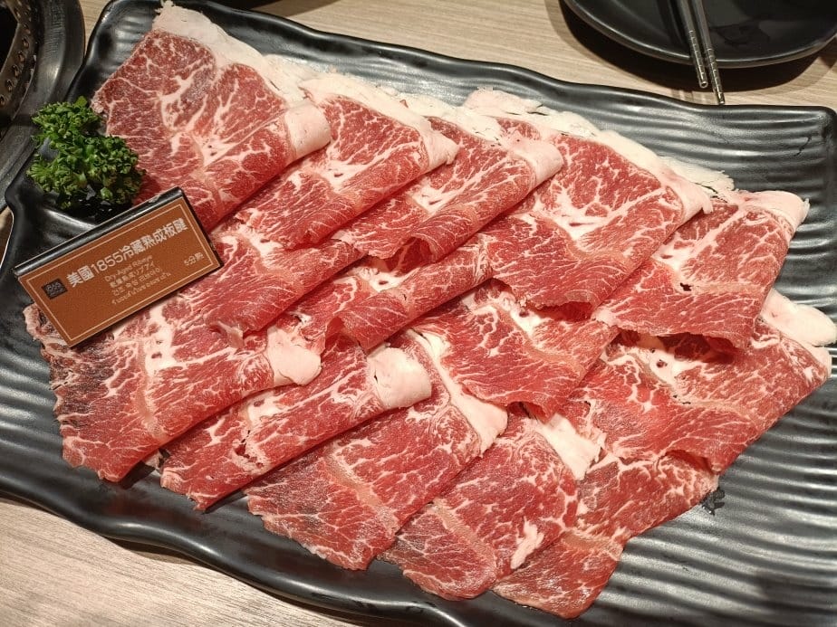 台北西門町美食|肉之間大盤肉幸福鍋物-台北西門店。雞肉飯/滷 台北西門町美食|肉之間大盤肉幸福鍋物-台北西門店。雞肉飯/滷