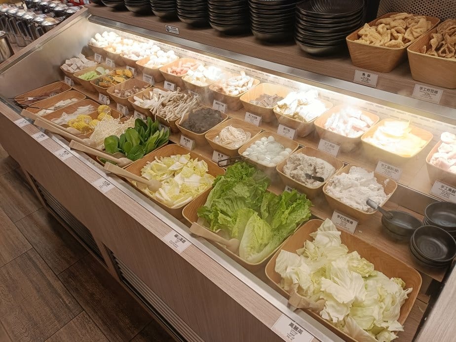 台北西門町美食|肉之間大盤肉幸福鍋物-台北西門店。雞肉飯/滷 台北西門町美食|肉之間大盤肉幸福鍋物-台北西門店。雞肉飯/滷