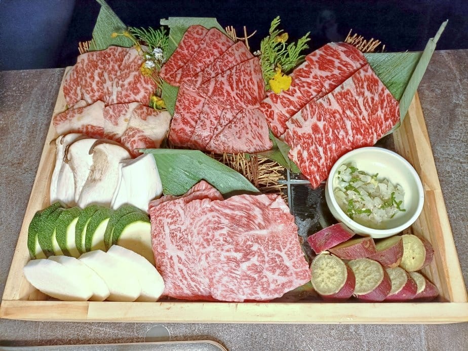 台中美食|春間艸艸~無菜單燒烤料理。1680元+10%日本A