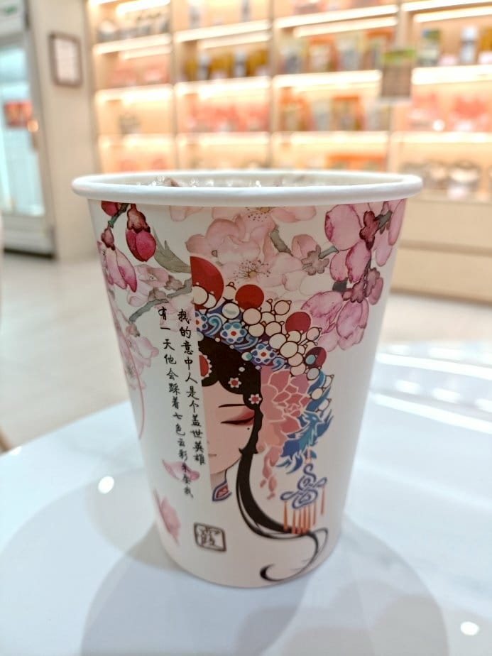 台中甜點|九宮酪旗艦店。店家提供60多種不同口味，一口一個酸