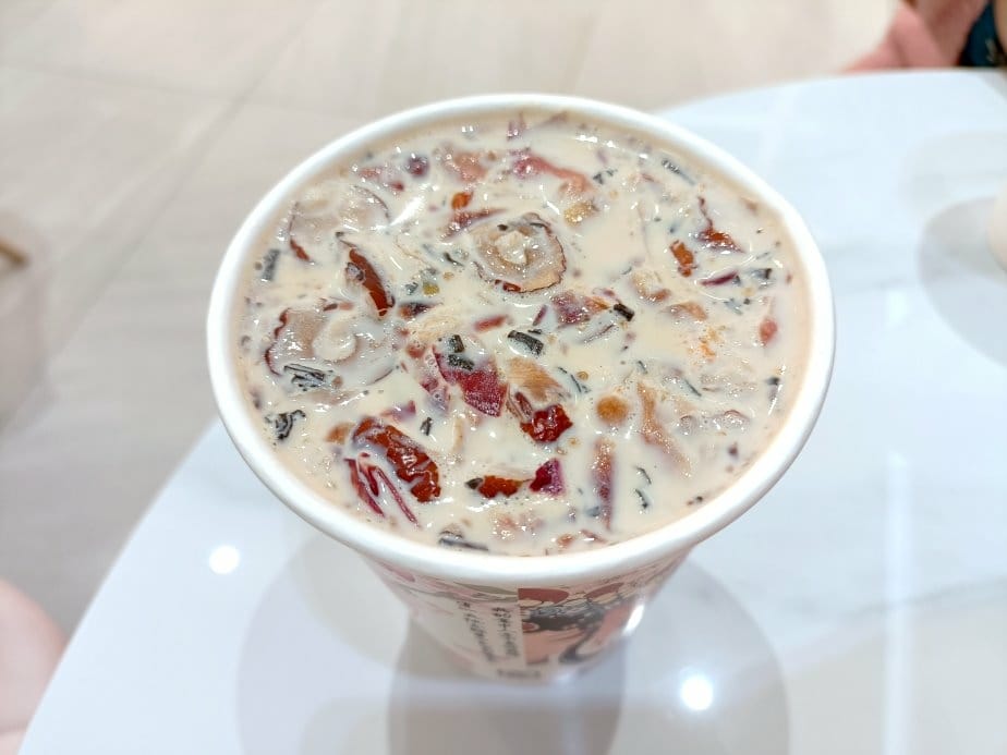 台中甜點|九宮酪旗艦店。店家提供60多種不同口味，一口一個酸