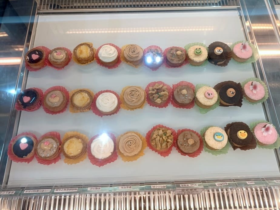 台中甜點|九宮酪旗艦店。店家提供60多種不同口味，一口一個酸