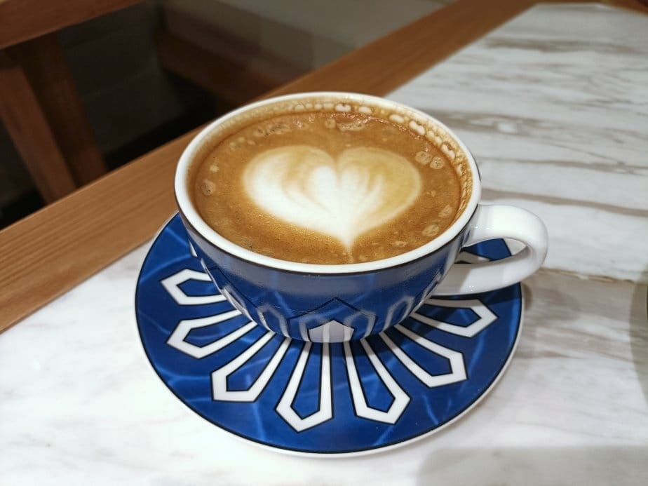 台北信義區甜點|Snob Cafe~超可愛的蝴蝶鮮奶油可頌、