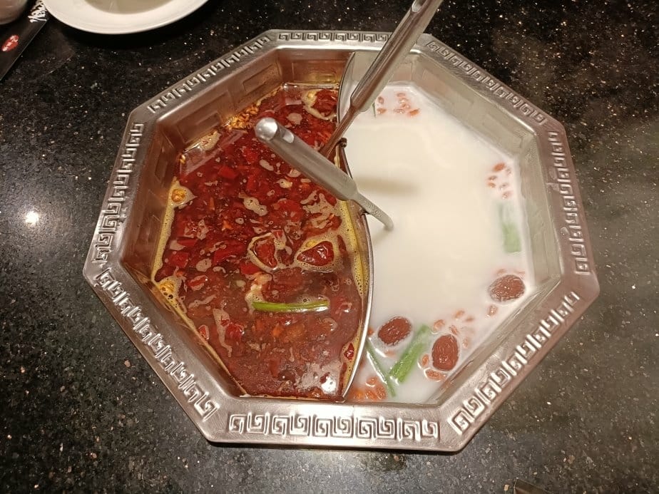 板橋美食|東華川府重慶老火鍋 - 板橋店。特製湯頭越滾越香、 板橋美食|東華川府重慶老火鍋 - 板橋店。特製湯頭越滾越香、