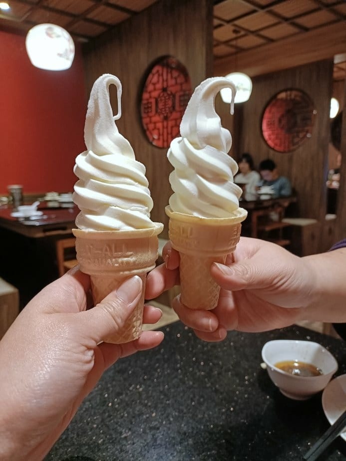 板橋美食|東華川府重慶老火鍋 - 板橋店。特製湯頭越滾越香、 板橋美食|東華川府重慶老火鍋 - 板橋店。特製湯頭越滾越香、