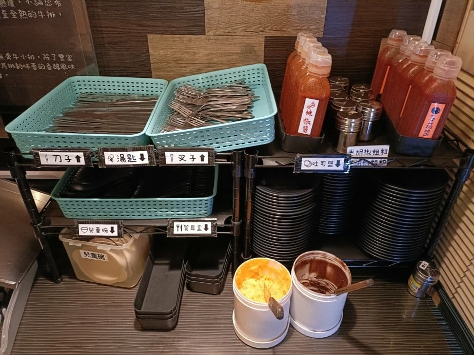 樹林美食|樹林大眾牛排~首推炙燒起司豬排，麵、湯、麵包、飲料