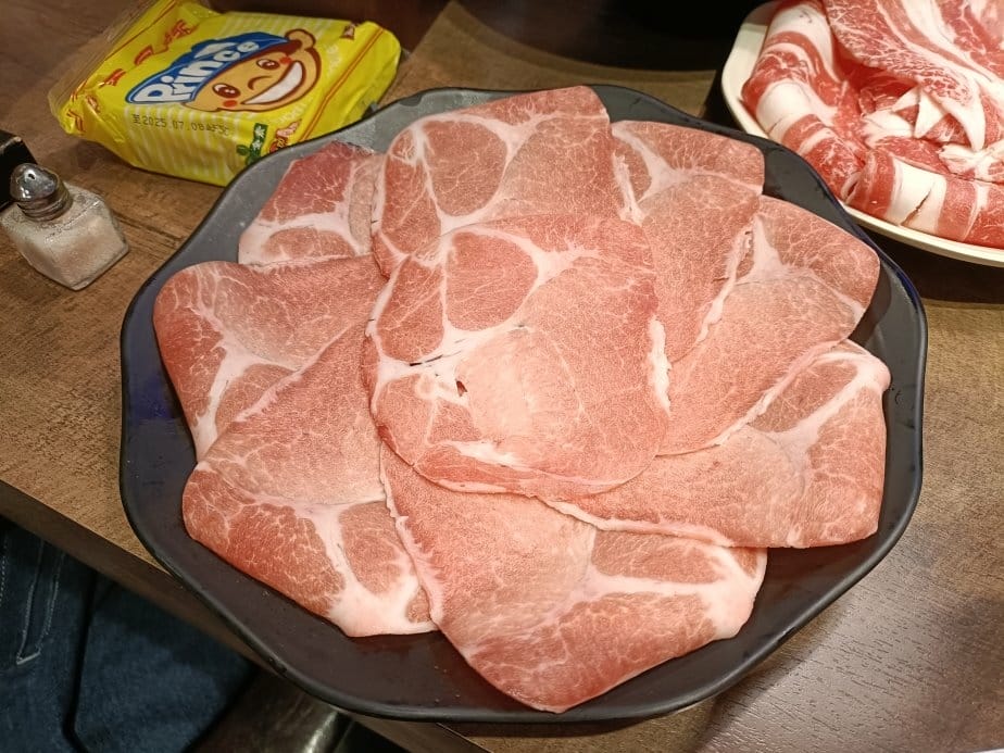 板橋美食|海牧水產鍋物-新北板橋店。活體海鮮看到的新鮮、平價 板橋美食|海牧水產鍋物-新北板橋店。活體海鮮看到的新鮮、平價