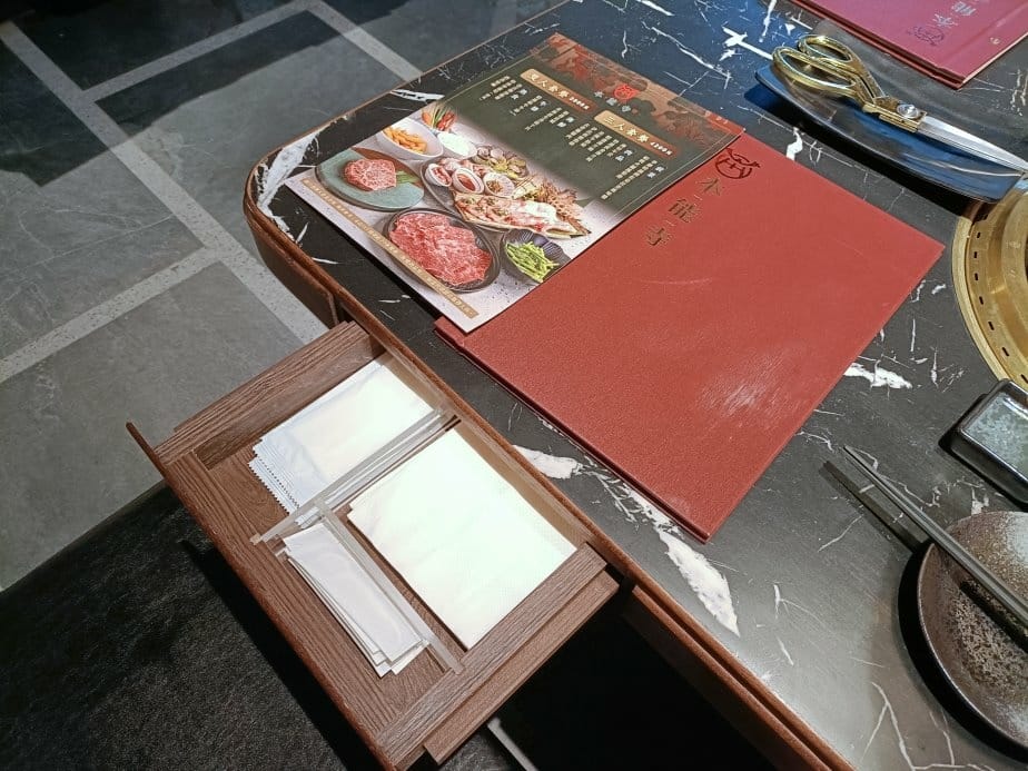 台北信義區美食|本能寺直火燒肉- ATT 4 FUN 信義店