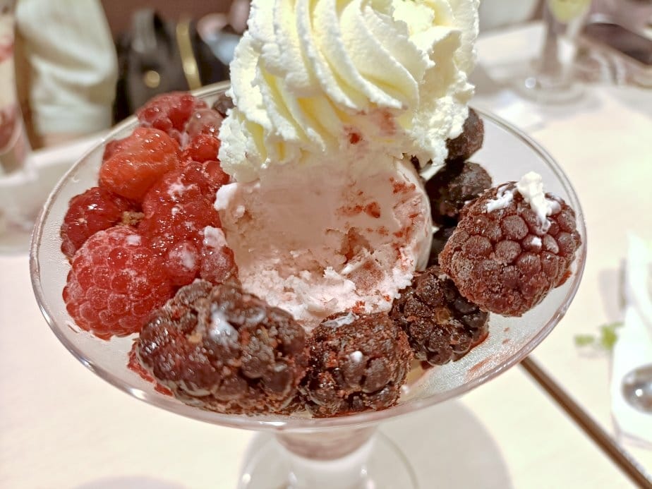 2024東京北海道|雪印Brand 札幌本店。好吃的聖代冰淇 2024東京北海道|雪印Brand 札幌本店。好吃的聖代冰淇