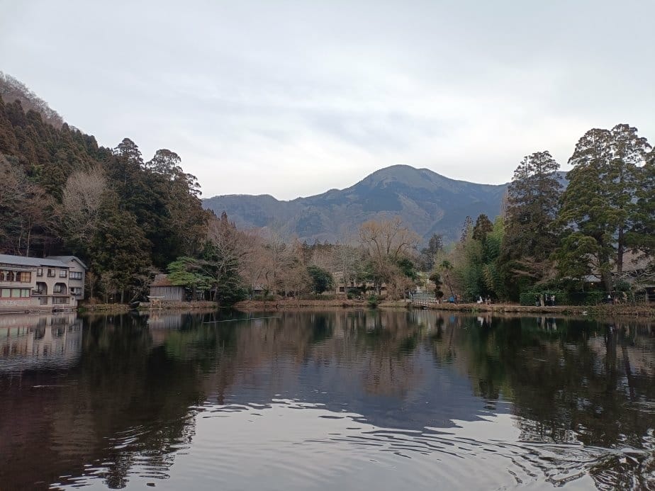 2025九州自由行|由布院散策~黑毛和牛可樂餅、炸雞、草莓大 2025九州自由行|由布院散策~黑毛和牛可樂餅、炸雞、草莓大