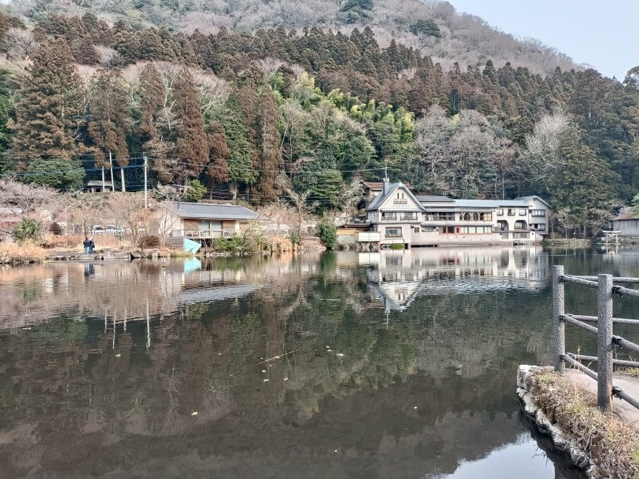 2025九州自由行|由布院散策~黑毛和牛可樂餅、炸雞、草莓大 2025九州自由行|由布院散策~黑毛和牛可樂餅、炸雞、草莓大