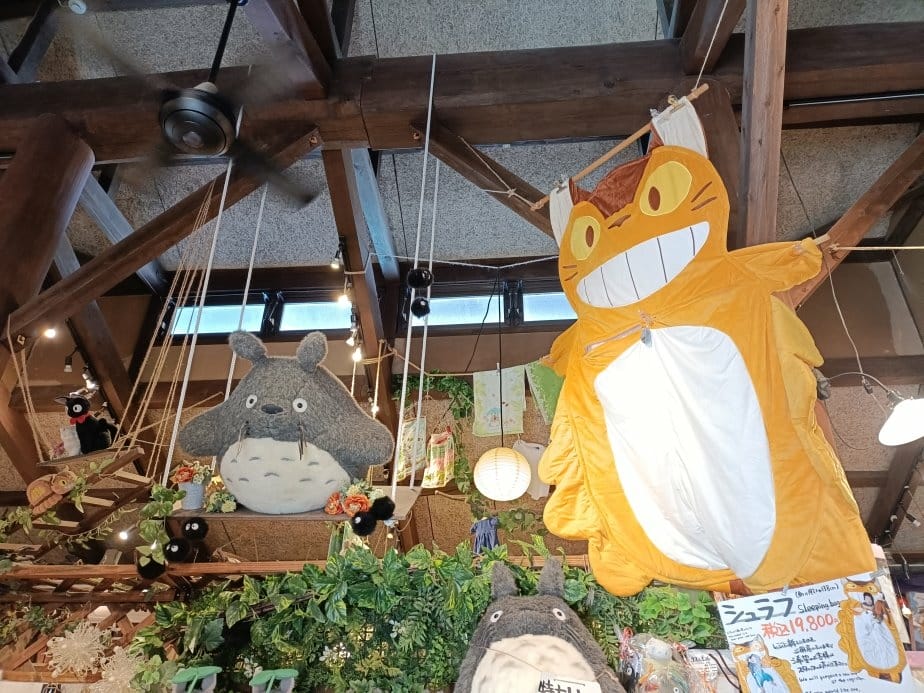 2025九州自由行|由布院散策~黑毛和牛可樂餅、炸雞、草莓大 2025九州自由行|由布院散策~黑毛和牛可樂餅、炸雞、草莓大