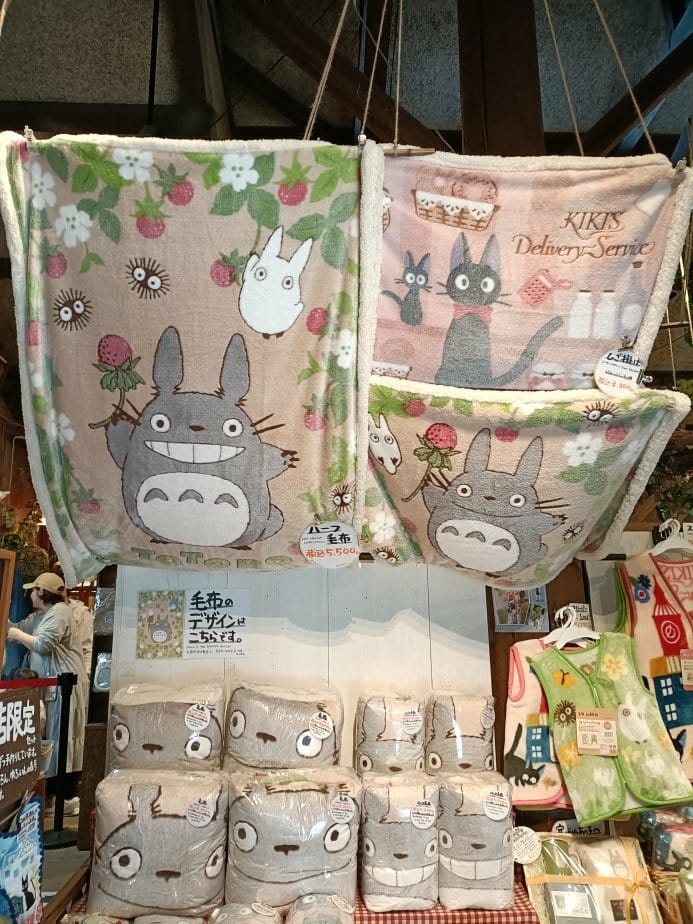 2025九州自由行|由布院散策~黑毛和牛可樂餅、炸雞、草莓大 2025九州自由行|由布院散策~黑毛和牛可樂餅、炸雞、草莓大