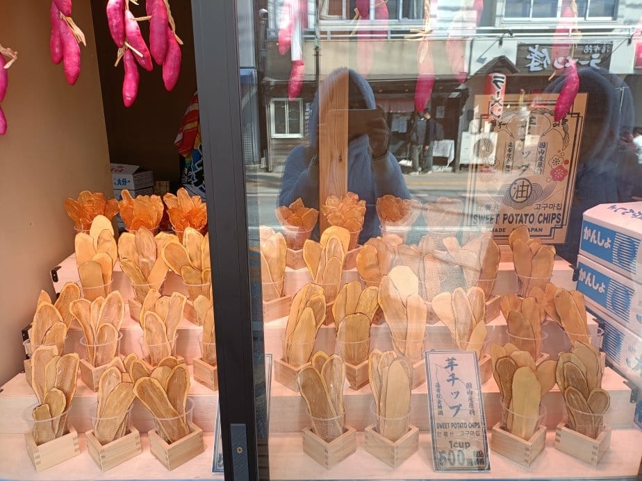 2025九州自由行|由布院散策~黑毛和牛可樂餅、炸雞、草莓大 2025九州自由行|由布院散策~黑毛和牛可樂餅、炸雞、草莓大