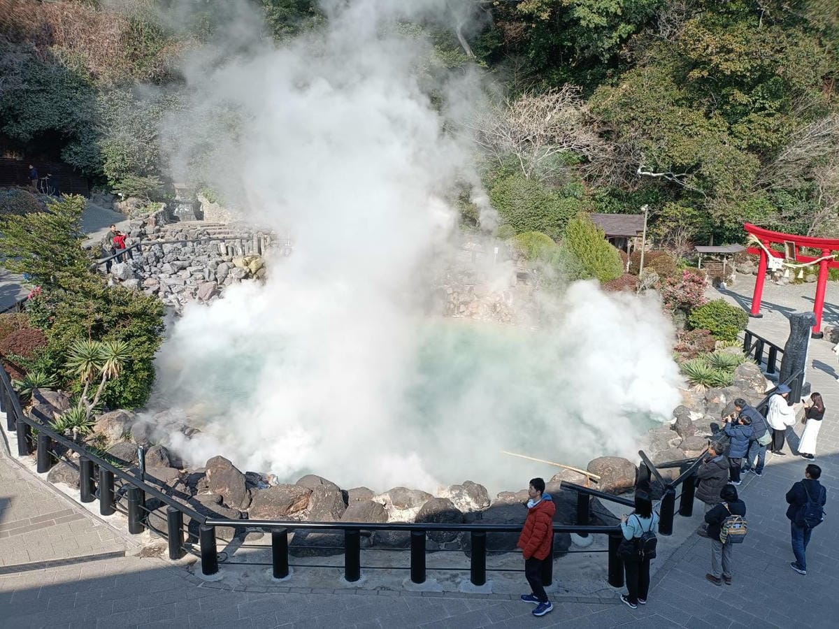 2025九州自由行|別府地獄之旅~海地獄、鬼石坊主地獄，奇特