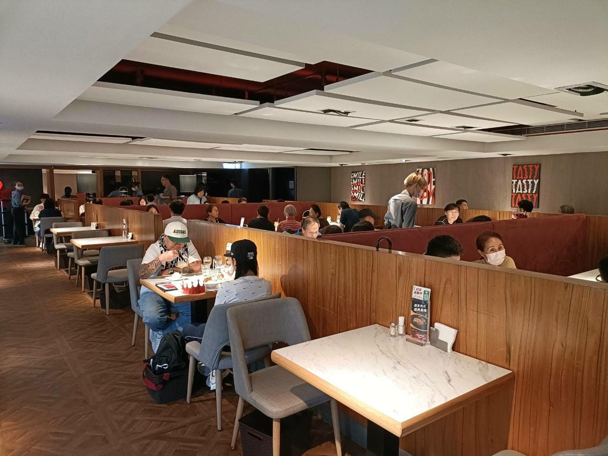 台北西門町美食|TASTy西堤牛排台北重慶南店。王品旗下最穩