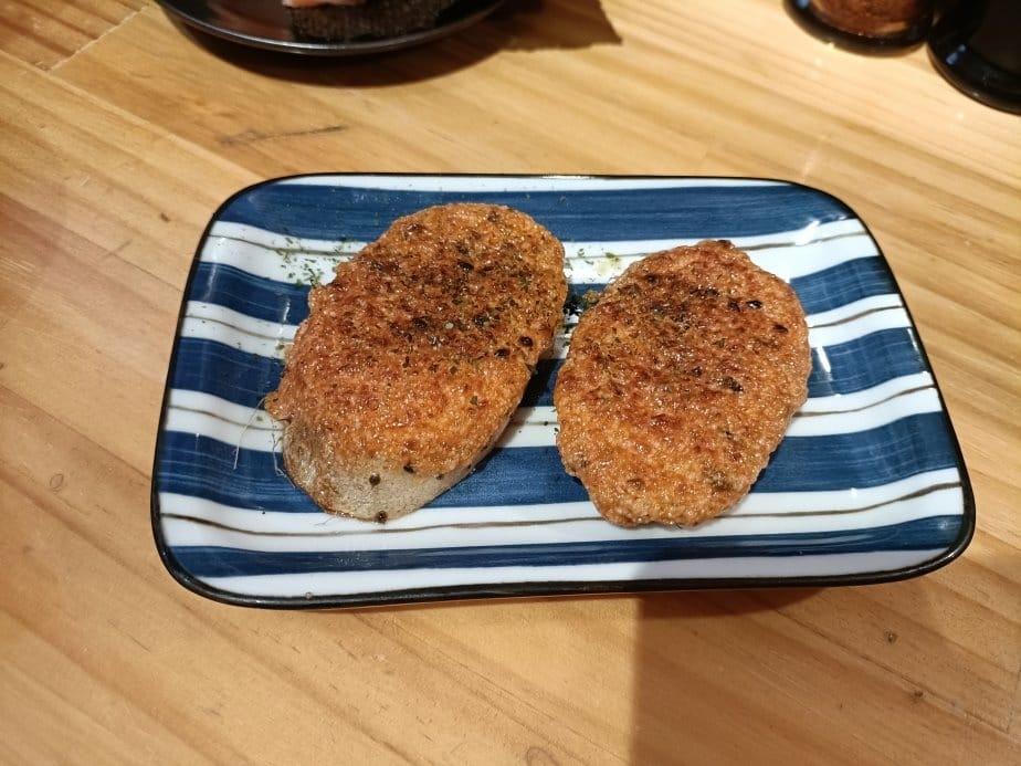 板橋美食|金龍日料行。推薦鮭魚親子丼、海鮮珠寶盒~內含菜單。
