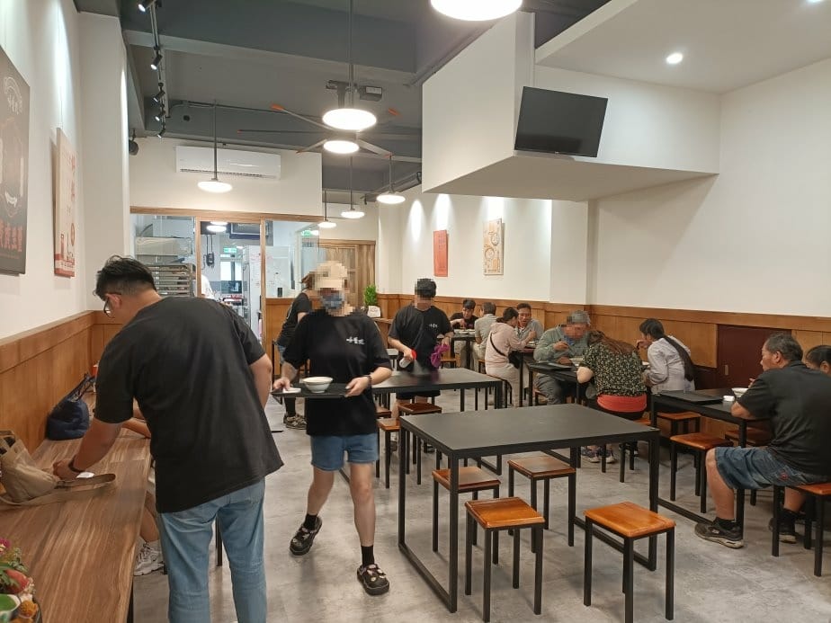 樹林美食|喙蘴號三峽老虎麵到樹林開分店啦!乾辣麵、蘿蔔湯好搭