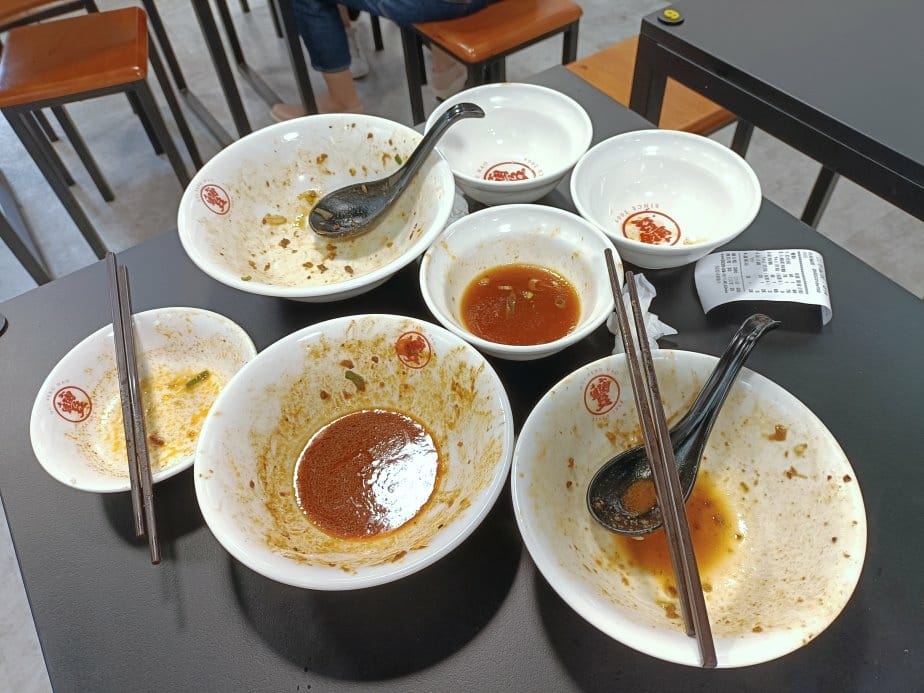 樹林美食|喙蘴號三峽老虎麵到樹林開分店啦!乾辣麵、蘿蔔湯好搭