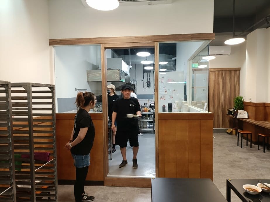 樹林美食|喙蘴號三峽老虎麵到樹林開分店啦!乾辣麵、蘿蔔湯好搭