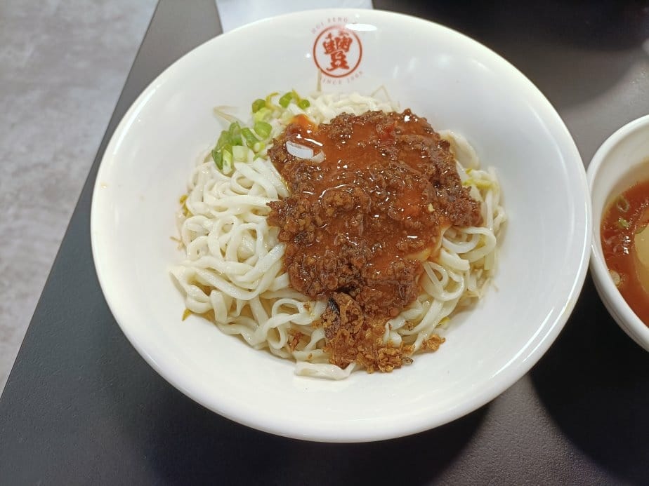 樹林美食|喙蘴號三峽老虎麵到樹林開分店啦!乾辣麵、蘿蔔湯好搭