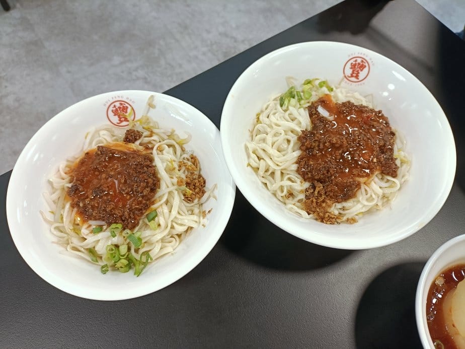 樹林美食|喙蘴號三峽老虎麵到樹林開分店啦!乾辣麵、蘿蔔湯好搭