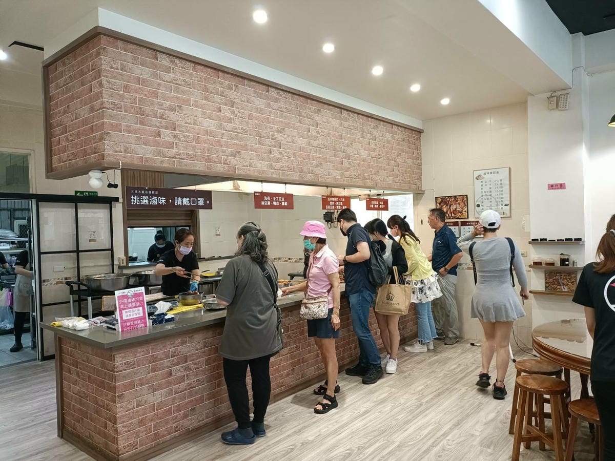 礁溪三民大飯店。來飯店只「吃飯」不過夜喔!三大鍋滷味隨你夾!