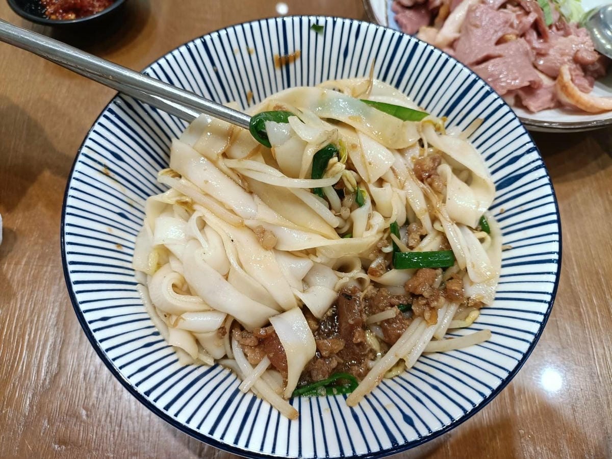 礁溪三民大飯店。來飯店只「吃飯」不過夜喔!三大鍋滷味隨你夾!