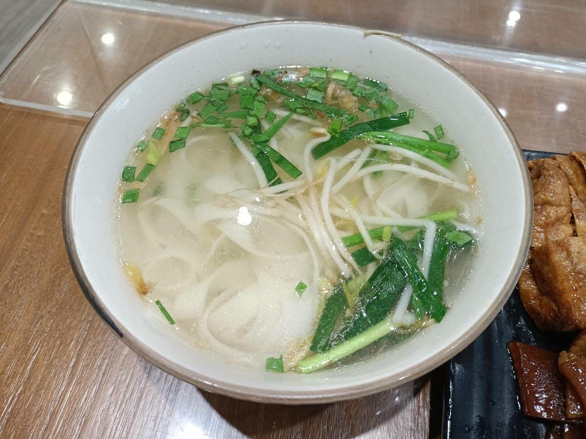 礁溪三民大飯店。來飯店只「吃飯」不過夜喔!三大鍋滷味隨你夾!