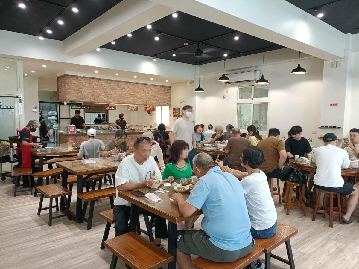 礁溪三民大飯店。來飯店只「吃飯」不過夜喔!三大鍋滷味隨你夾!