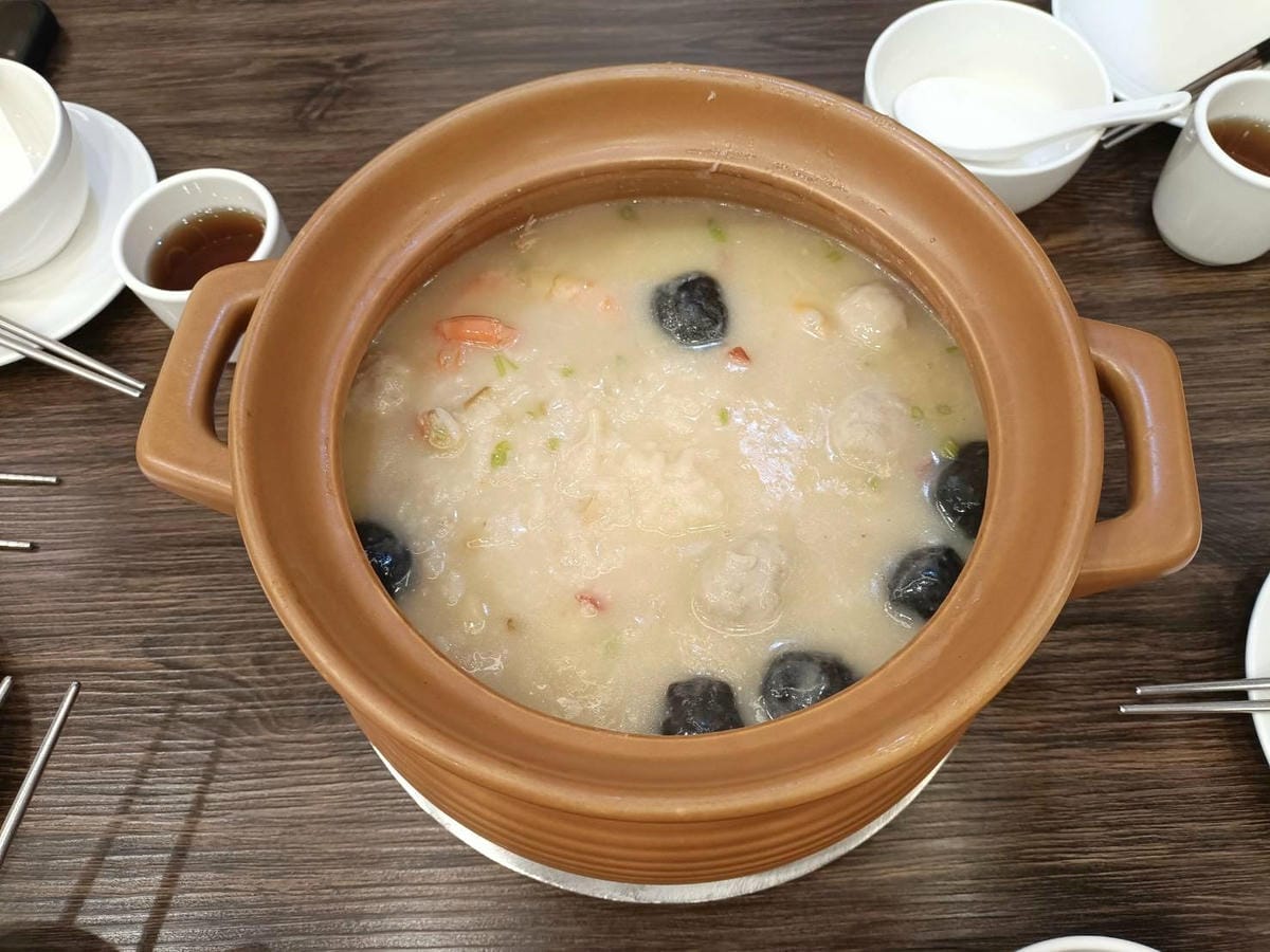 ​​板橋美食|六必居潮州一品沙鍋粥 中山總店。板橋最火的粥品