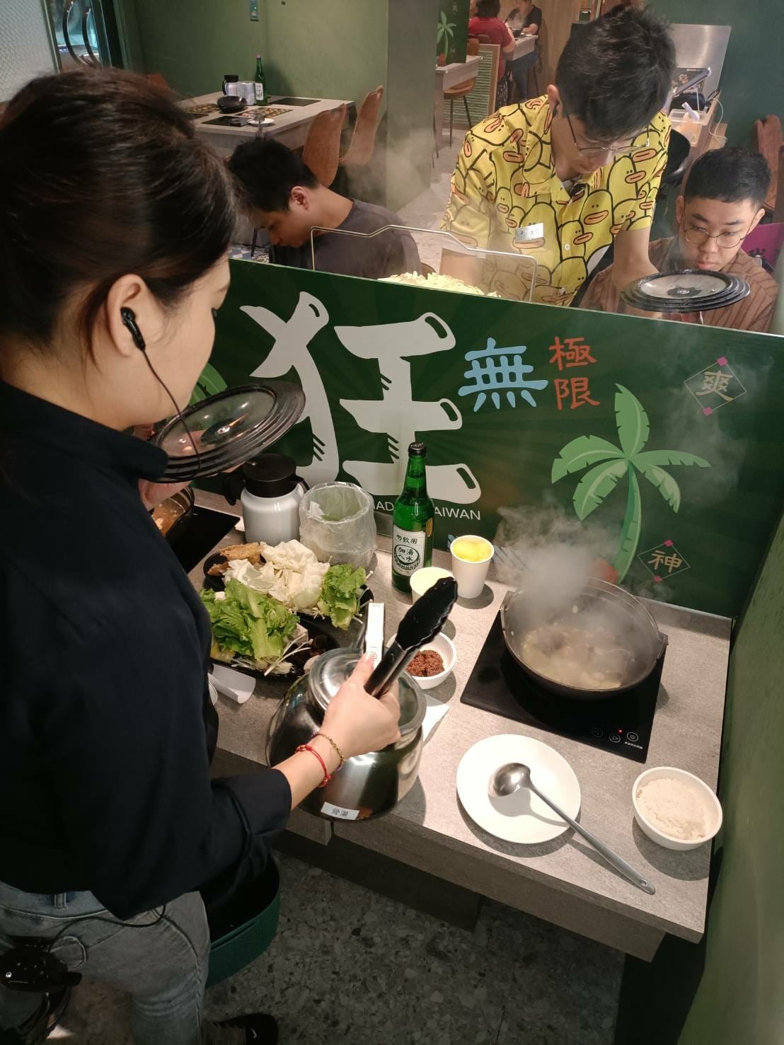 台北西門町美食|狂一鍋台式火鍋第一品牌－台北西門町店 。台式