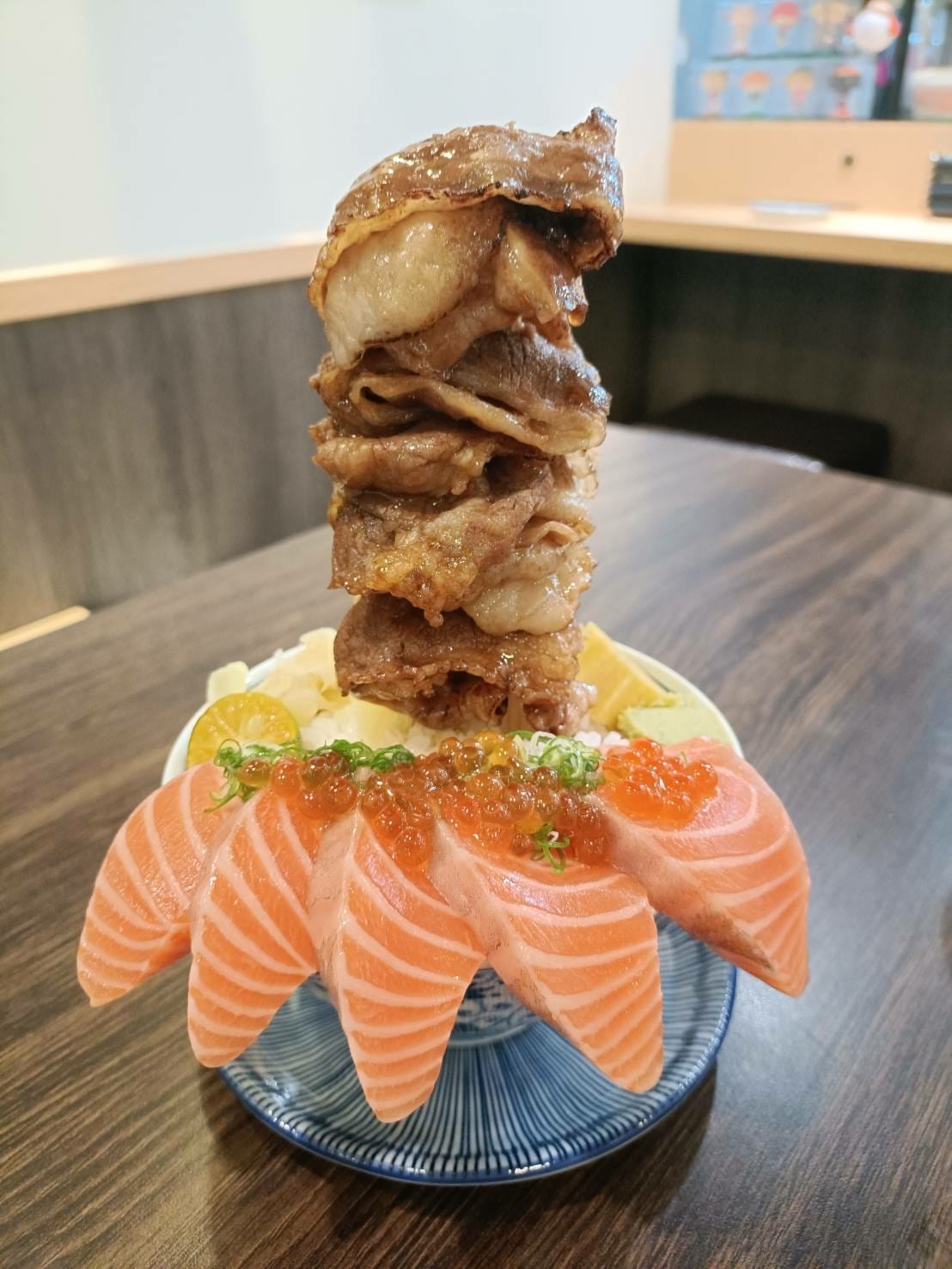 板橋美食|悅勝丼飯、生魚片、壽司專賣-板橋店。大推山海丼、干