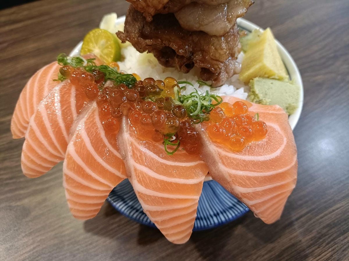 板橋美食|悅勝丼飯、生魚片、壽司專賣-板橋店。大推山海丼、干