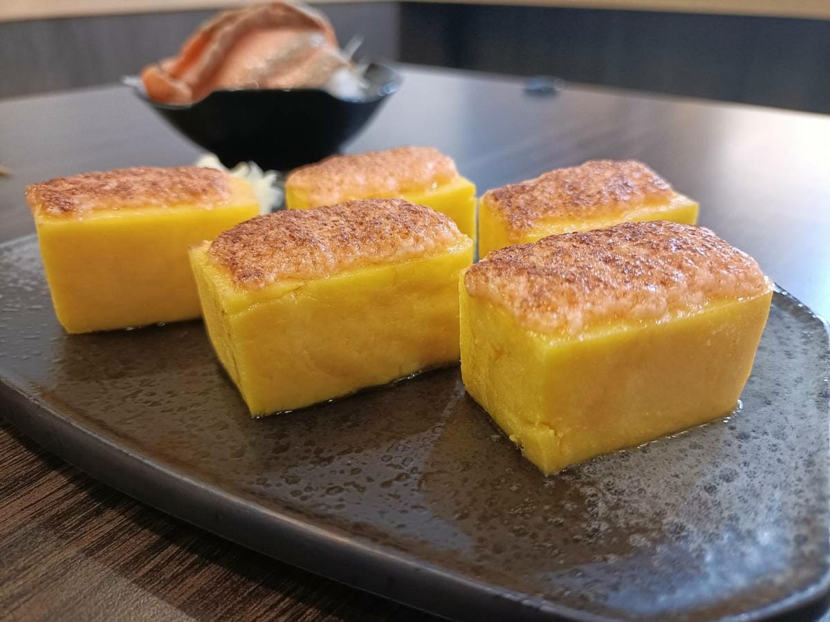 板橋美食|悅勝丼飯、生魚片、壽司專賣-板橋店。大推山海丼、干