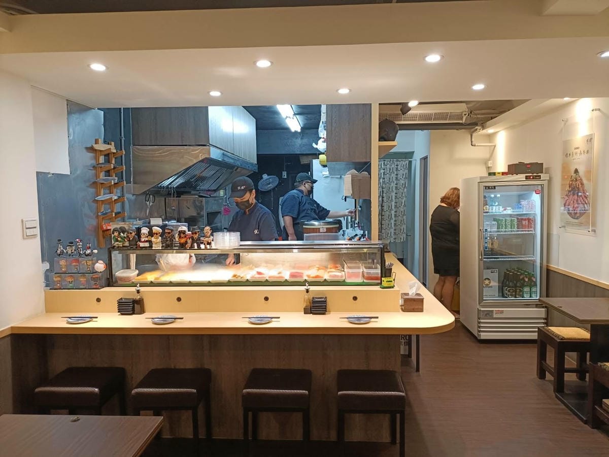 板橋美食|悅勝丼飯、生魚片、壽司專賣-板橋店。大推山海丼、干