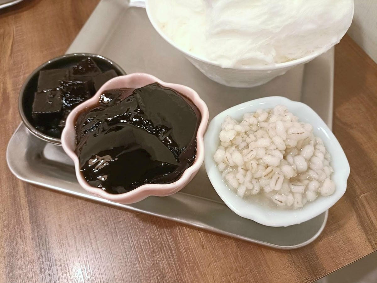 板橋甜點|這里恬冰菓室。牛奶雪花冰微甜奶香、奶茶雪花冰就像直 板橋甜點|這里恬冰菓室。牛奶雪花冰微甜奶香、奶茶雪花冰就像直