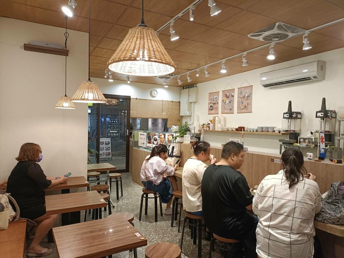 板橋甜點|這里恬冰菓室。牛奶雪花冰微甜奶香、奶茶雪花冰就像直 板橋甜點|這里恬冰菓室。牛奶雪花冰微甜奶香、奶茶雪花冰就像直