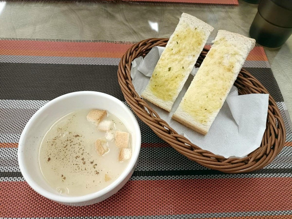 樹林美食|小熊王子一號屋。義大利麵、披薩、排餐所有主餐只要+