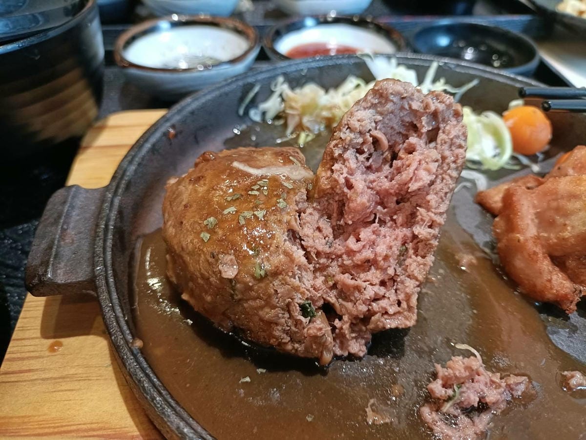 台北中山區美食|加藤食堂和牛漢堡排專賣。70%日本和牛搭配上