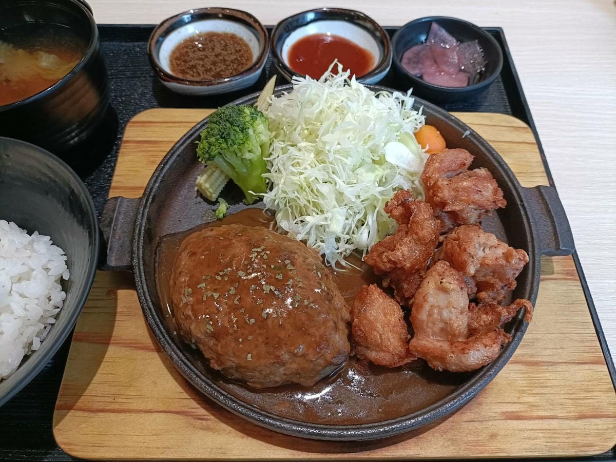 台北中山區美食|加藤食堂和牛漢堡排專賣。70%日本和牛搭配上