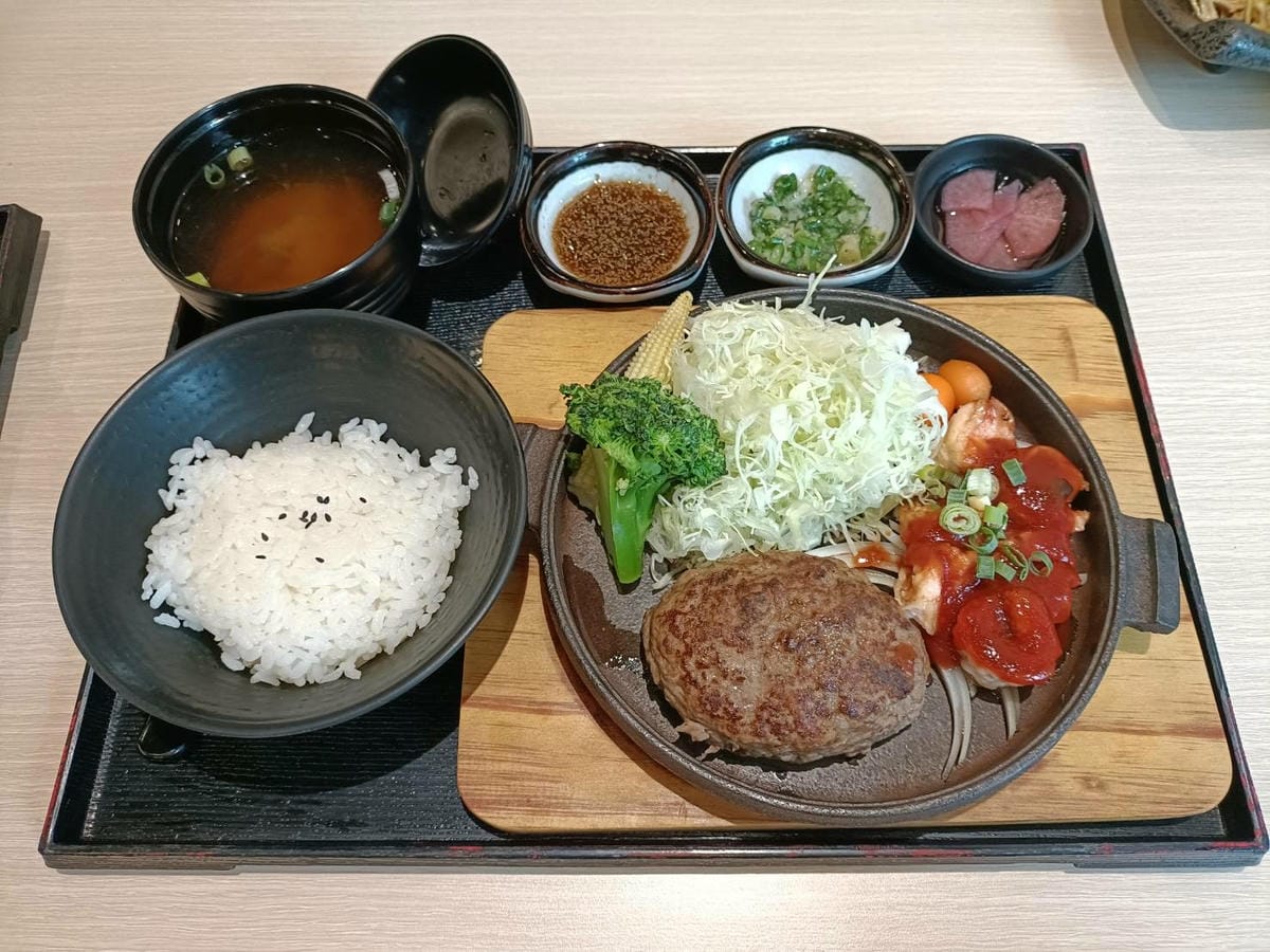 台北中山區美食|加藤食堂和牛漢堡排專賣。70%日本和牛搭配上