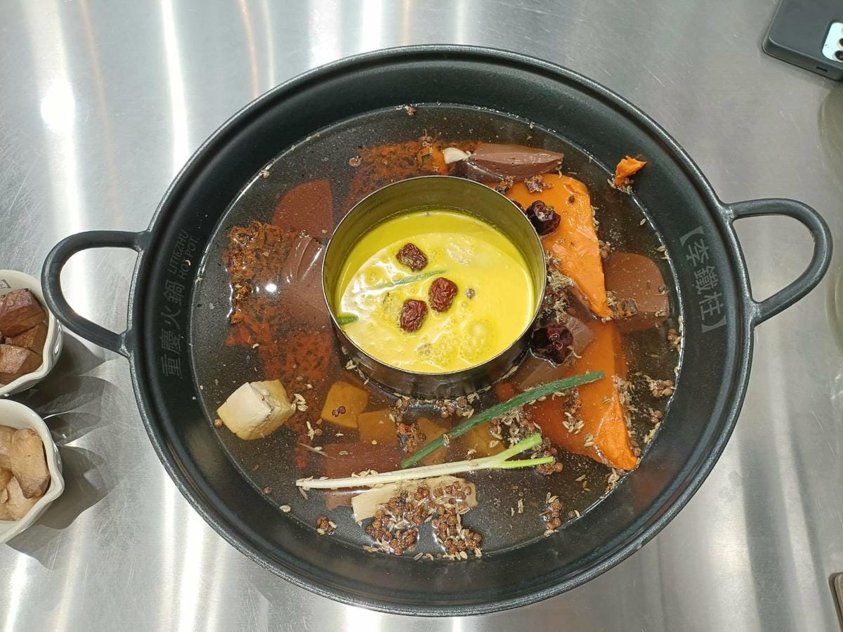 台北國父紀念館美食|李鐵柱老火鍋 台北光復店。醇厚牛油打造八