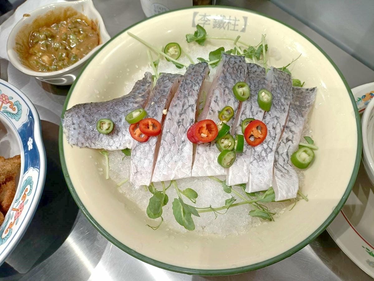 台北國父紀念館美食|李鐵柱老火鍋 台北光復店。醇厚牛油打造八