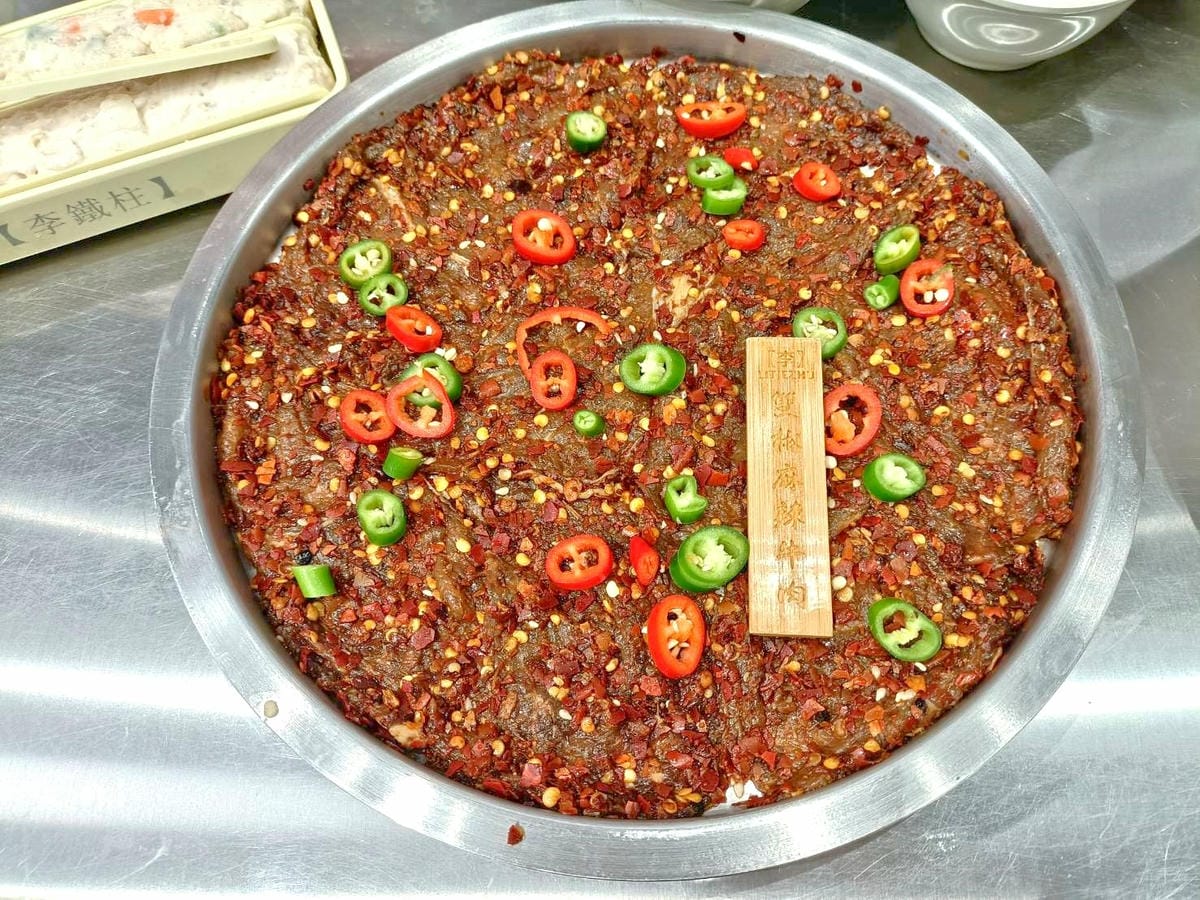 台北國父紀念館美食|李鐵柱老火鍋 台北光復店。醇厚牛油打造八