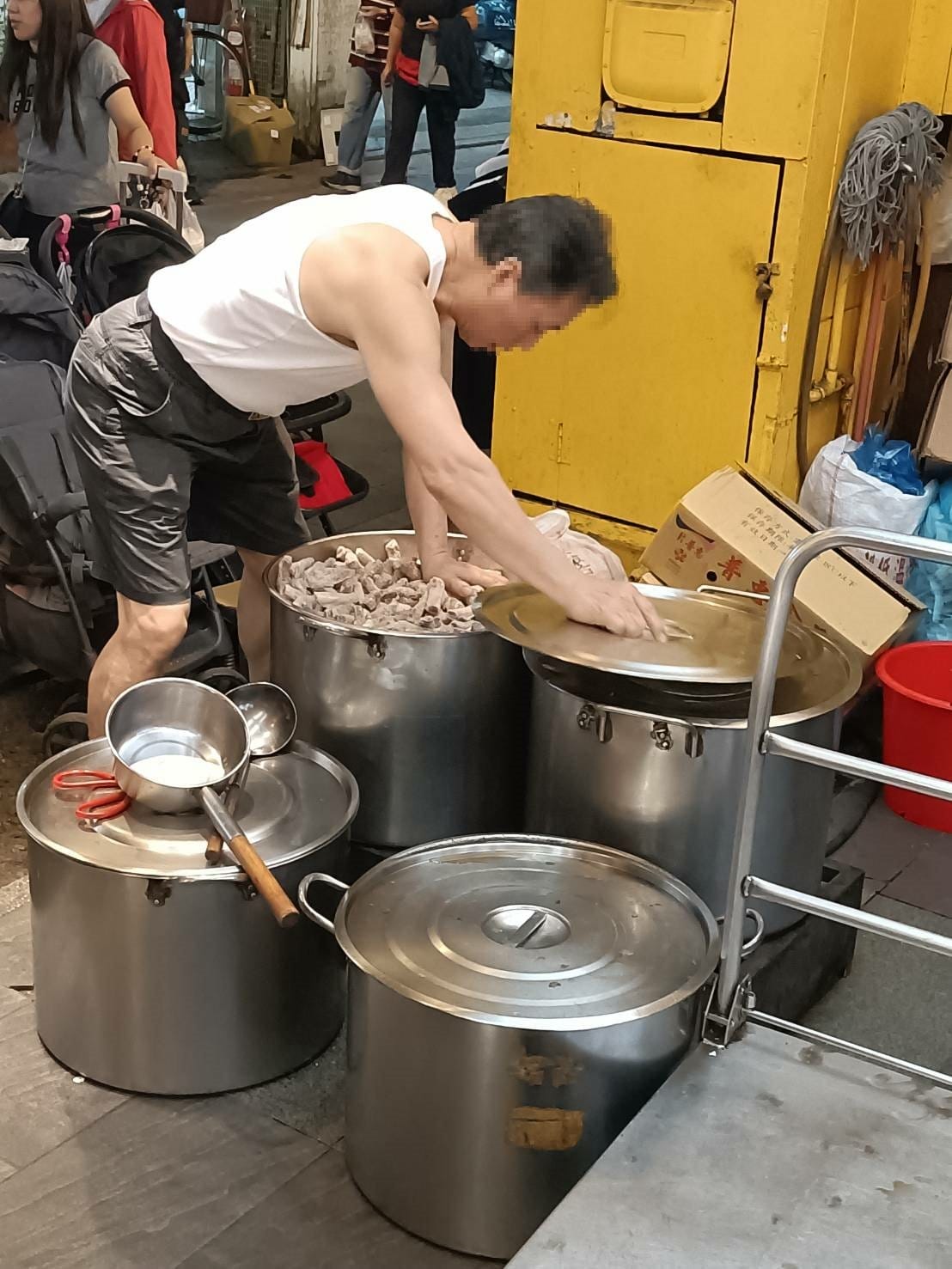 台北士林區美食|海友十全排骨。人潮如流水川川不息、湯頭十足藥 台北士林區美食|海友十全排骨。人潮如流水川川不息、湯頭十足藥