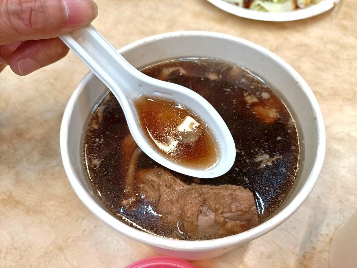 台北士林區美食|海友十全排骨。人潮如流水川川不息、湯頭十足藥 台北士林區美食|海友十全排骨。人潮如流水川川不息、湯頭十足藥