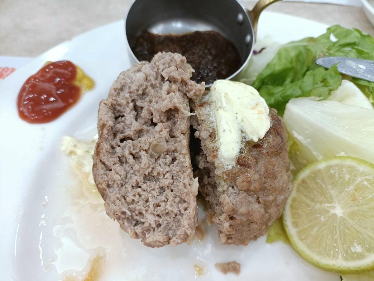 台北車站美食|樂雅樂餐廳 站前店。凡點主餐就可享用飲料自助吧