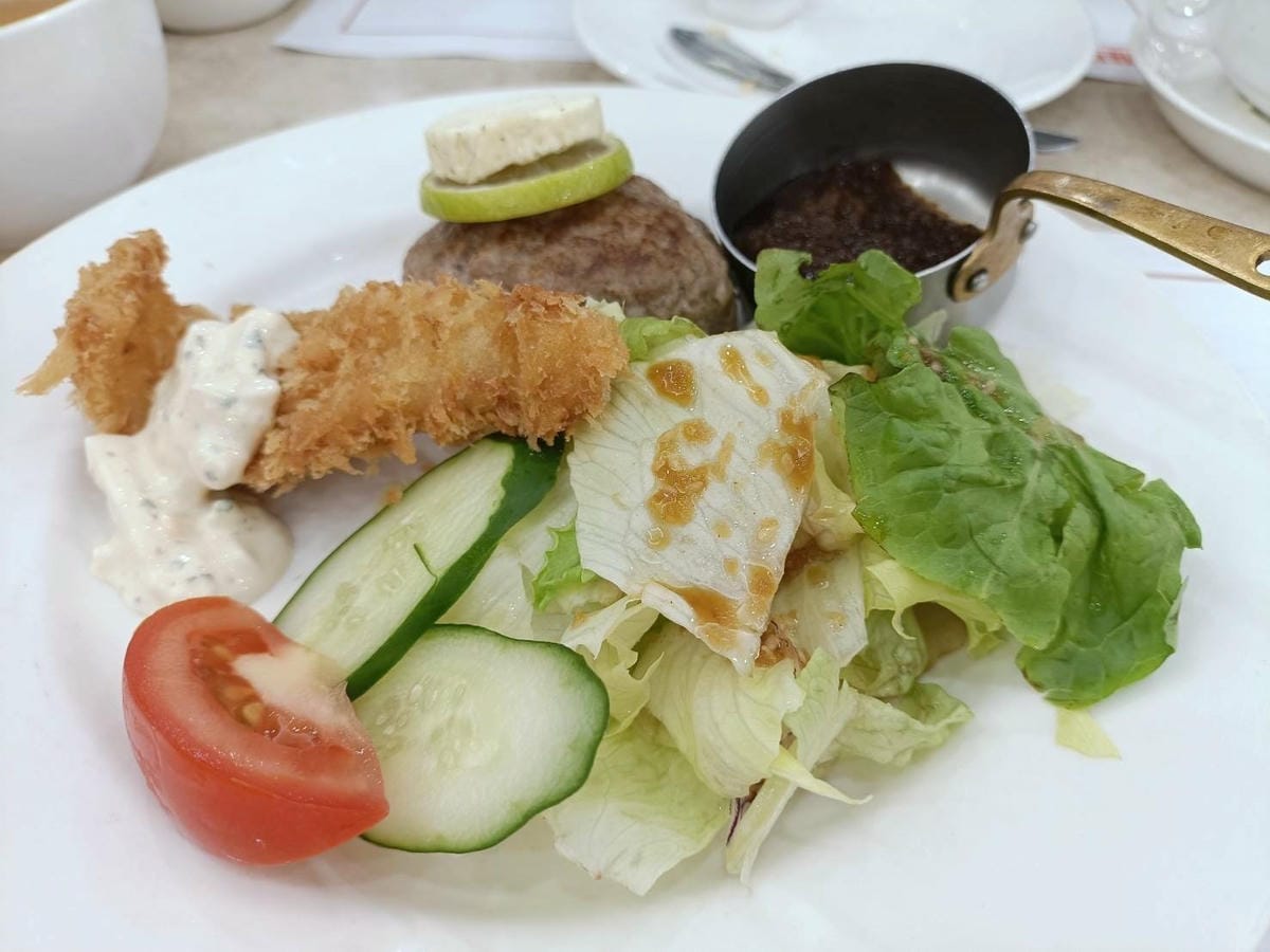 台北車站美食|樂雅樂餐廳 站前店。凡點主餐就可享用飲料自助吧